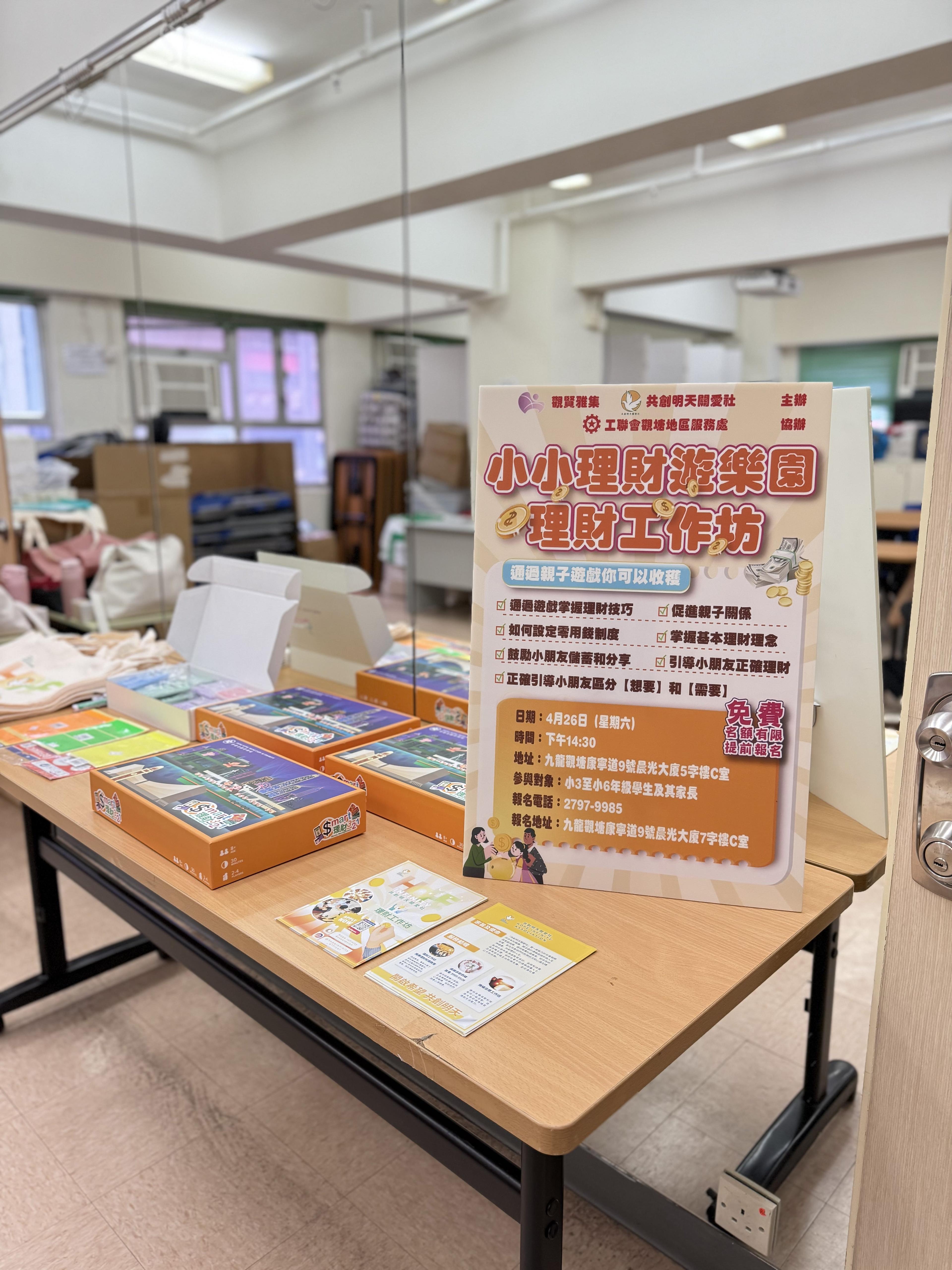 服務團隊與家庭互動的溫暖瞬間