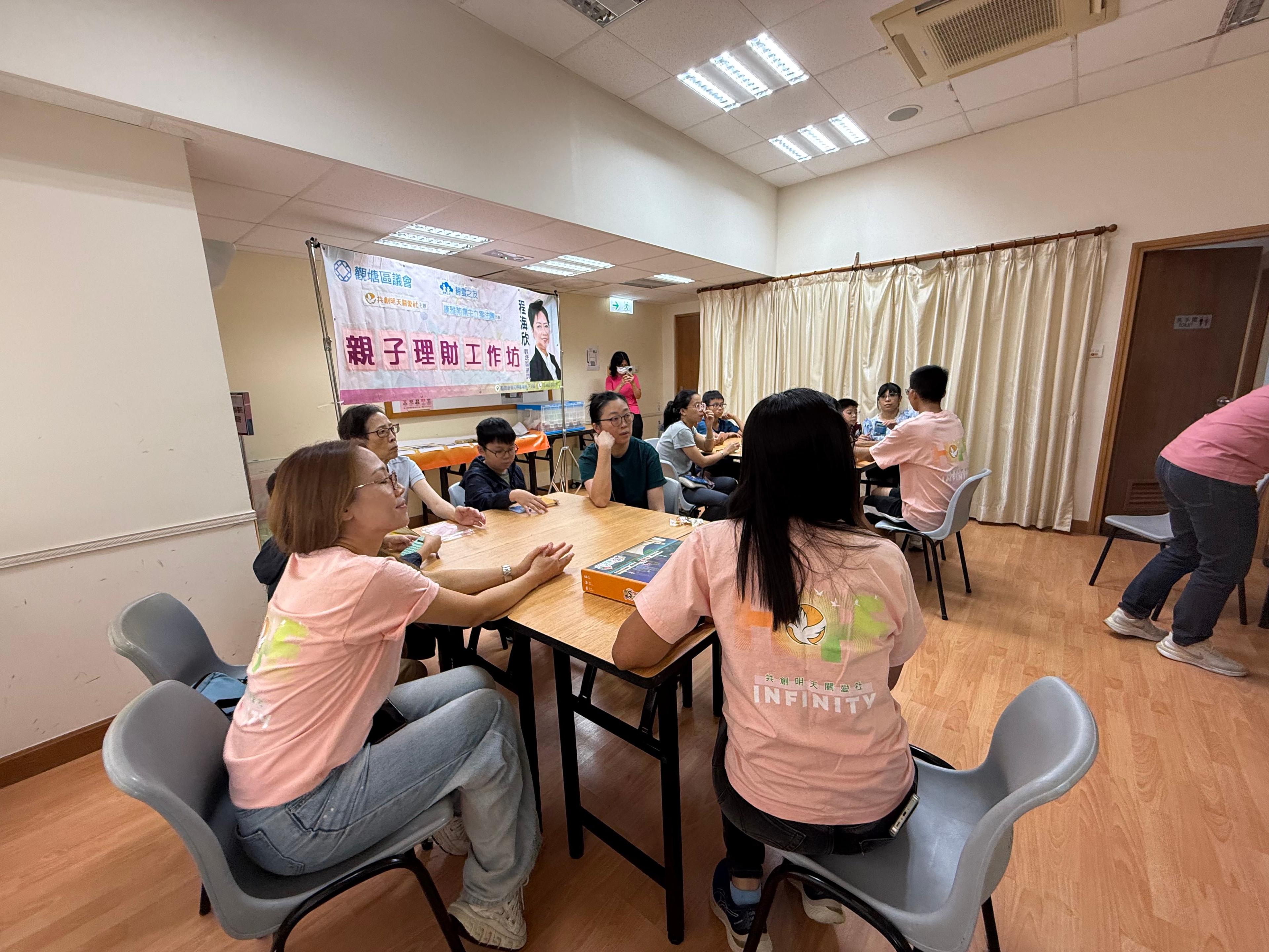 義工與社區家庭互動